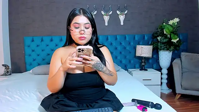 LunnaMoretti online show from 23, 4, 2026