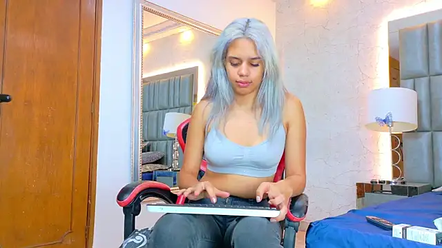 AlanaHouston online show from 6, 6, 2026