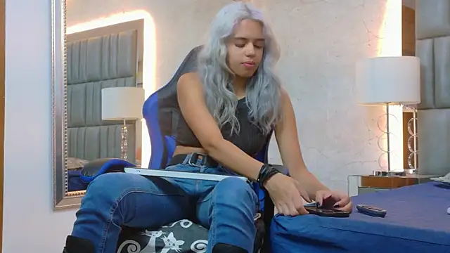 AlanaHouston online show from 15, 7, 2026