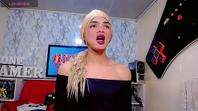 Snapshot of Karol_Vanessa__ chatting on 18, 5, 2026 Karol Vanessa online show from 18, 5, 2026