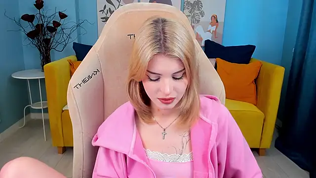 ScarletBlackwood online show from 21, 4, 2026