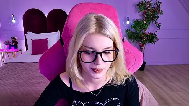 ScarletBlackwood online show from 29, 4, 2026