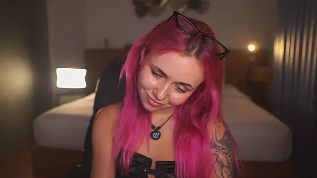 Snapshot of Sarah_Pink chatting on 15, 5, 2026 Sarah Pink online show from 15, 5, 2026