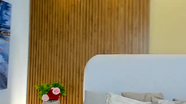 CristalMayson online show from 12, 4, 2026