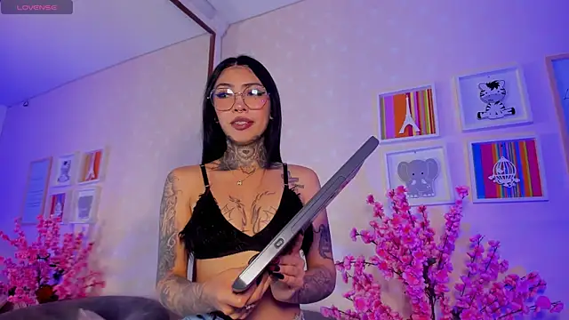 Ashley Blum  online show from 19, 4, 2026