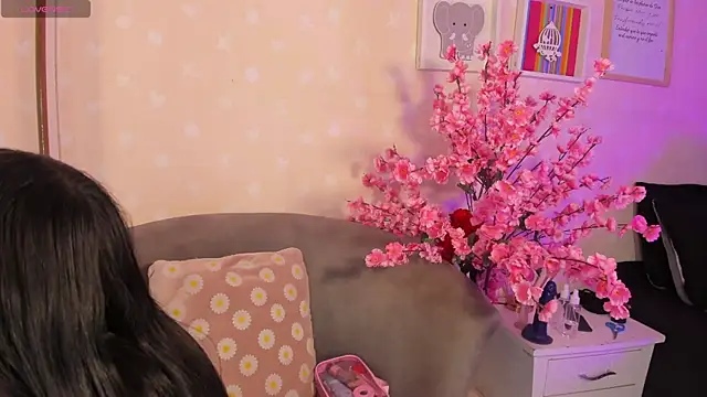 Ashley Blum  online show from 23, 4, 2026