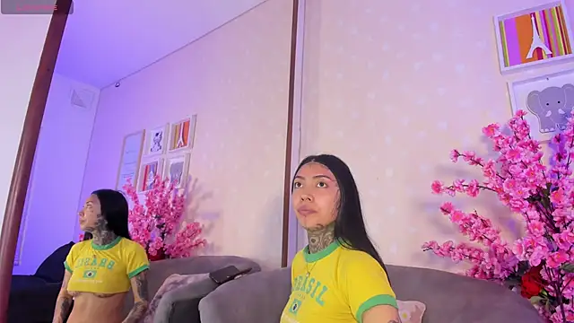 Ashley Blum  online show from 25, 4, 2026