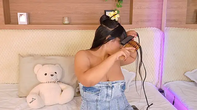 VioletBloomm online show from 11, 3, 2026