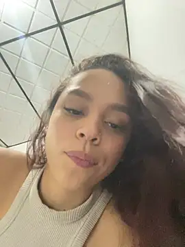 Snapshot of CarolineFyre chatting on 28, 4, 2026 CarolineFyre online show from 28, 4, 2026