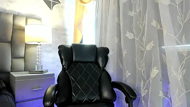 Snapshot of CarolineFyre chatting on 1, 5, 2026 CarolineFyre online show from 1, 5, 2026