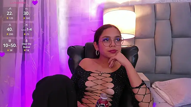 Snapshot of CarolineFyre chatting on 11, 5, 2026 CarolineFyre online show from 11, 5, 2026