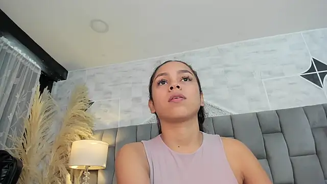 Snapshot of CarolineFyre chatting on 6, 6, 2026 CarolineFyre online show from 6, 6, 2026