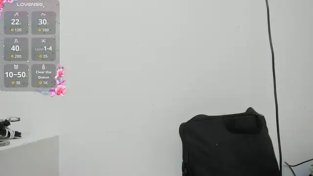 Snapshot of CarolineFyre chatting on 10, 6, 2026 CarolineFyre online show from 10, 6, 2026