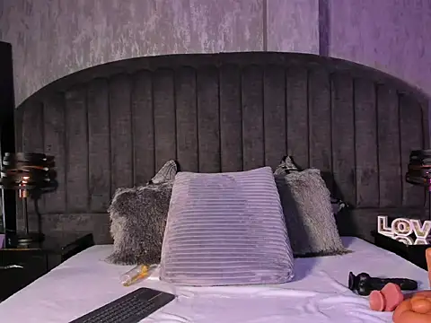 RED VIOLETH online show from 8, 2, 2026