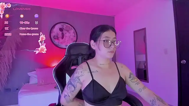 charlottee27  online show from 25, 6, 2026
