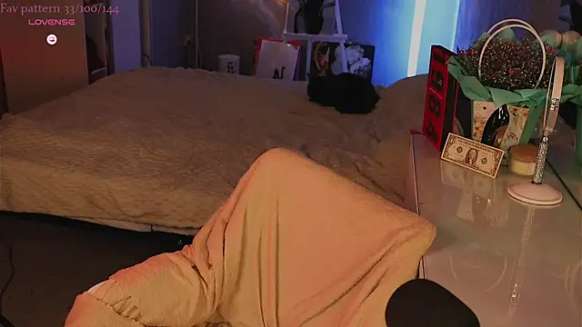 Alisia here online show from 26, 4, 2026