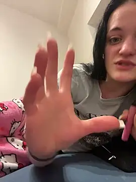 LeonieClaire online show from 15, 2, 2026