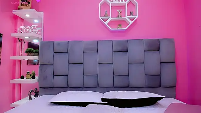 ManuelaJohnson online show from 19, 4, 2026