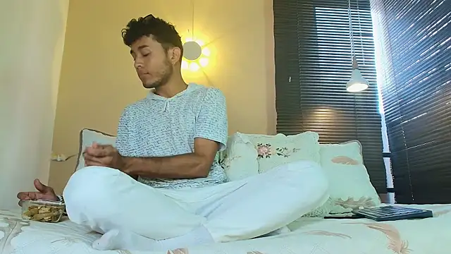 Damon Salvarote S online show from 27, 4, 2026