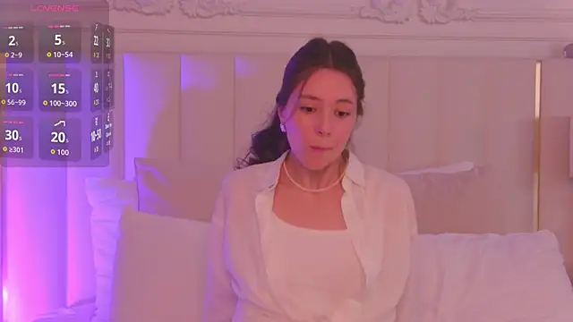 AlisseMoore online show from 7, 4, 2026