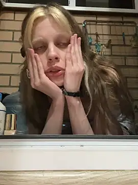 Snapshot of Maxine_gold chatting on 5, 7, 2026 Maxine gold online show from 5, 7, 2026