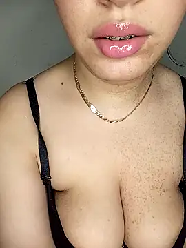 Snapshot of kamilia_sexyy chatting on 7, 3, 2026 kamilia sexyy online show from 7, 3, 2026