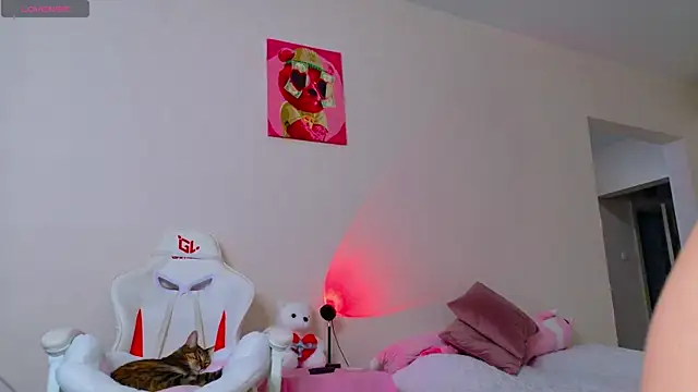 peachiee  online show from 23, 4, 2026