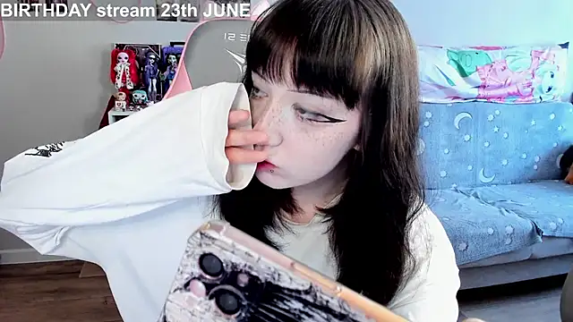 MollysLand online show from 17, 6, 2026