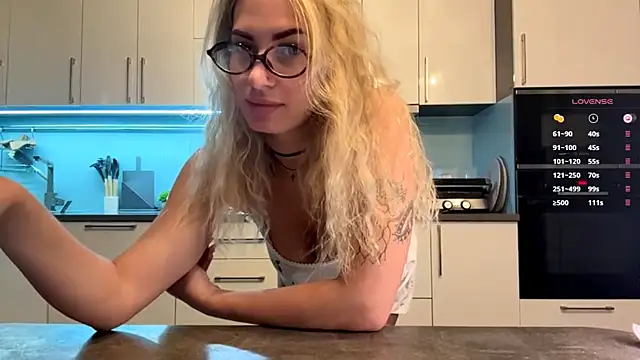 SoftnessMila online show from 25, 4, 2026