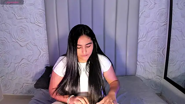 Snapshot of Lya_dubois_ chatting on 5, 3, 2026 Lya dubois online show from 5, 3, 2026