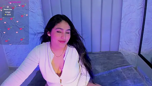 Lya dubois  online show from 19, 4, 2026