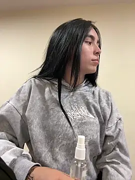 Sara Fernandez  online show from 9, 3, 2026