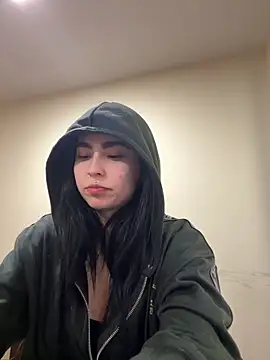 Sara Fernandez  online show from 20, 4, 2026