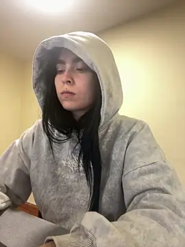 Sara Fernandez  online show from 21, 4, 2026