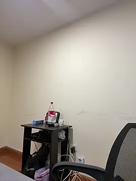 Sara Fernandez  online show from 22, 4, 2026