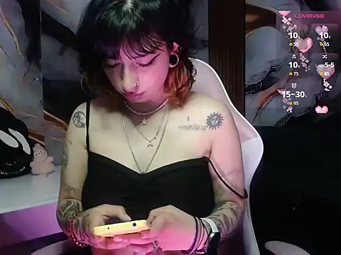 Snapshot of _weird_sativa chatting on 29, 7, 2026 weird sativa online show from 29, 7, 2026