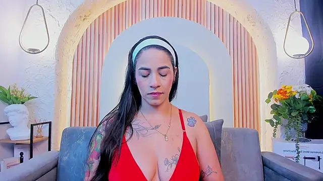 violet scott  online show from 31, 3, 2026