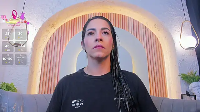 violet scott  online show from 18, 4, 2026