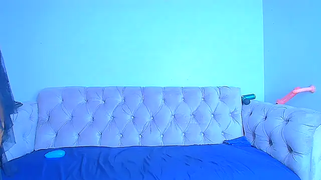 CreamyCurves online show from 12, 4, 2026