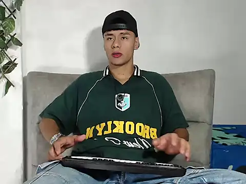Snapshot of cooper_shiro chatting on 25, 7, 2026 cooper shiro online show from 25, 7, 2026