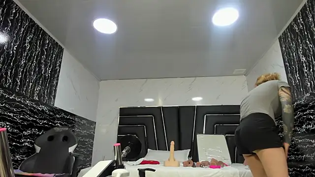 Ladyy Scarlett online show from 12, 6, 2026