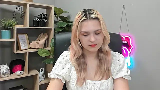 SweetLilyxo online show from 27, 7, 2026