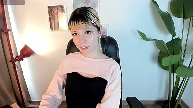 Laukyubey1 online show from 28, 4, 2026