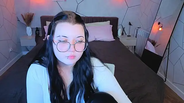 Snapshot of Kira_G0ld chatting on 27, 5, 2026 Kira G0ld online show from 27, 5, 2026