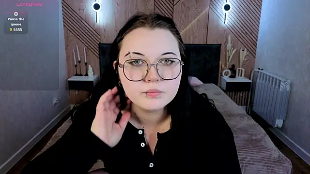 Snapshot of Kira_G0ld chatting on 28, 5, 2026 Kira G0ld online show from 28, 5, 2026