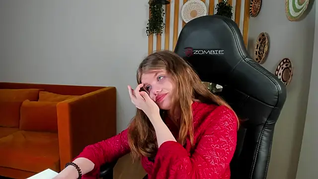 ChloeHalses online show from 6, 6, 2026