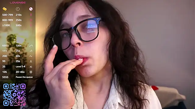 HannaHayles online show from 21, 4, 2026