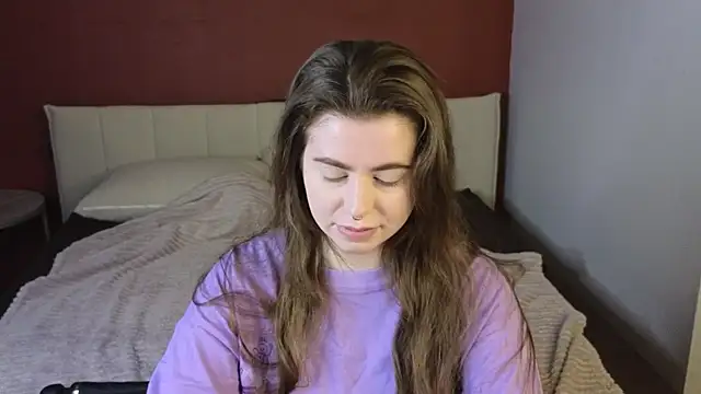 LovingWhisperr online show from 8, 4, 2026