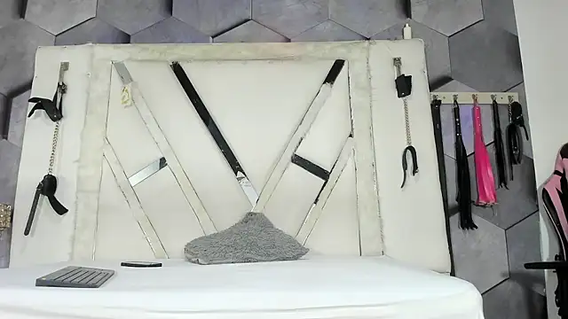 GoldenBoyM online show from 7, 3, 2026