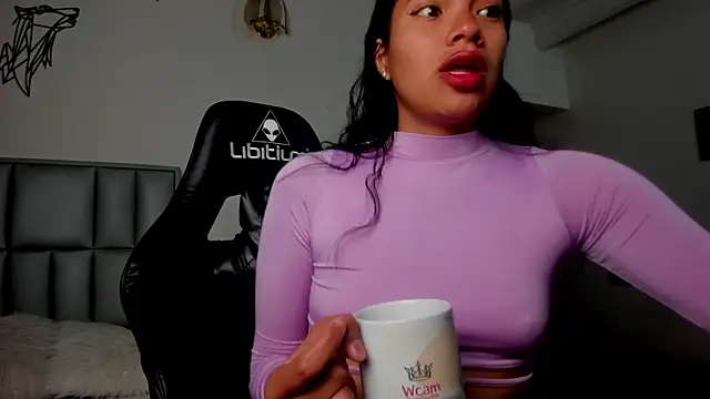 Julieta Parker online show from 22, 4, 2026